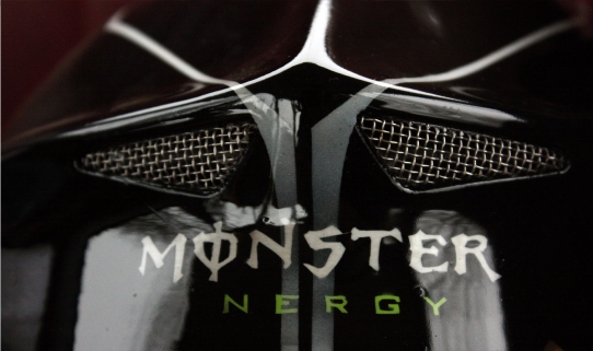 Аэрография на кроссовом шлеме Monster Energy